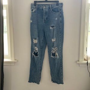 Packing button down ripped mom jeans
